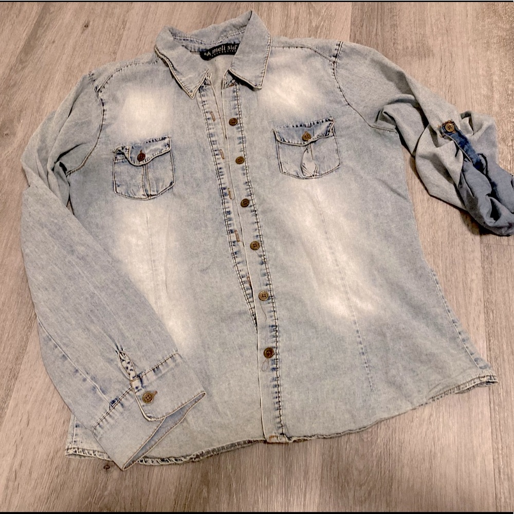Long sleeve light blue denim shirt. Size M.